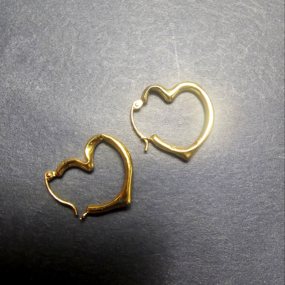 14k yellow gold heart shape earring